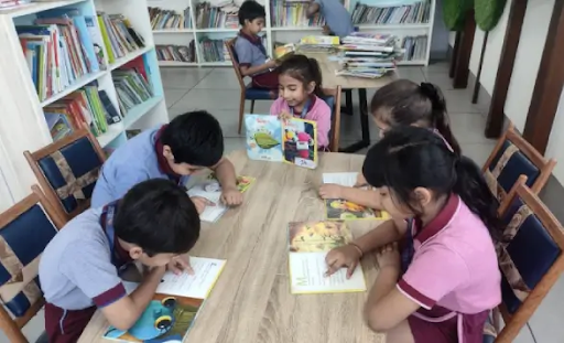 Students reading quietly highlighting gap in active learning methods