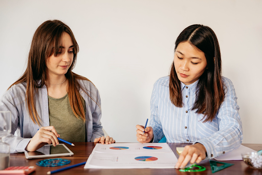 2 women studying together